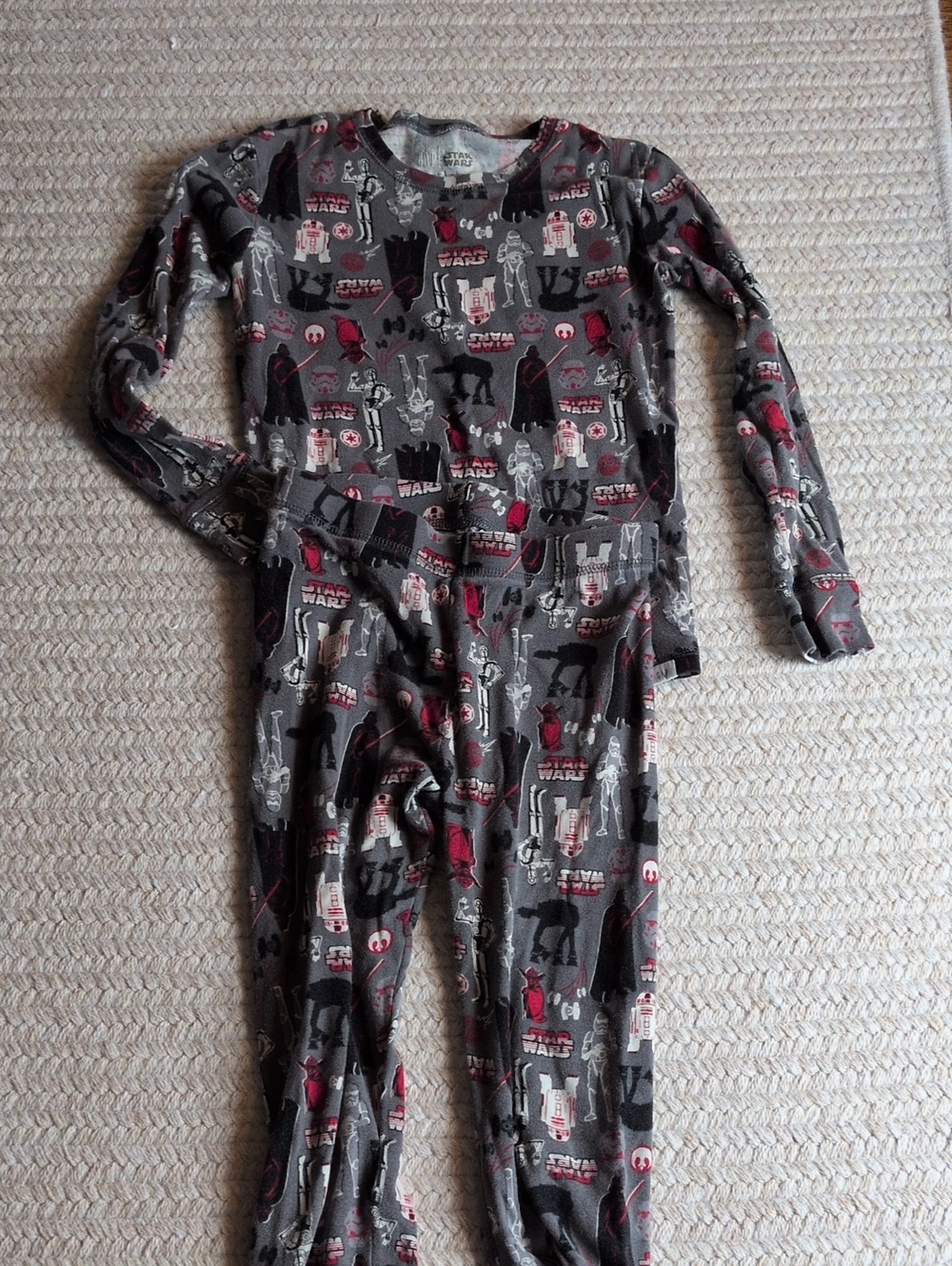 GAP Star Wars Gray, Black & Red Star Wars Kids Pajama Set